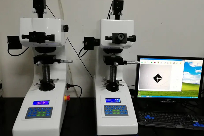 Vickers hardness tester